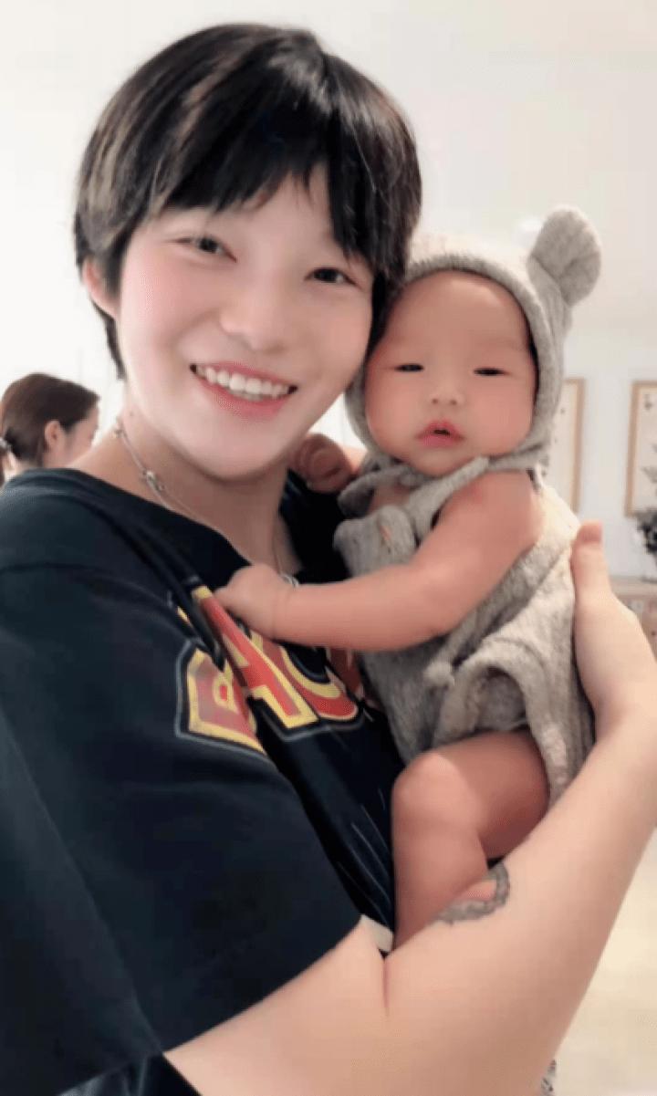 玫瑰之星:“妈妈级国脚”的再次绽放