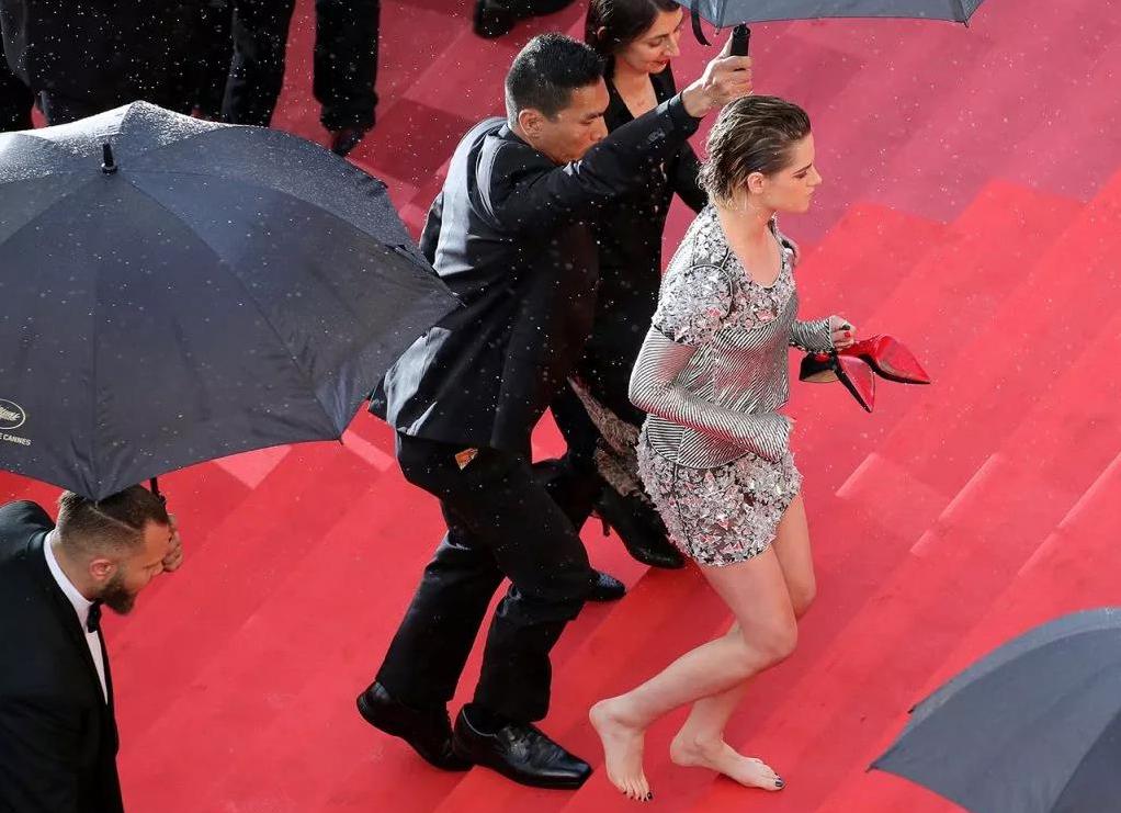 90后00后女孩，为何集体脱掉高跟鞋？“鞋王”们的日子不好过了