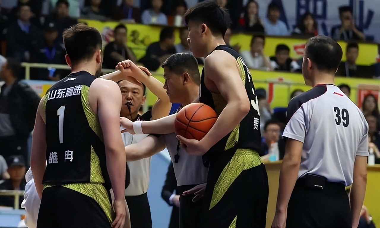 技术犯规与违体犯规有什么区别,技术犯规和违体犯规的英文