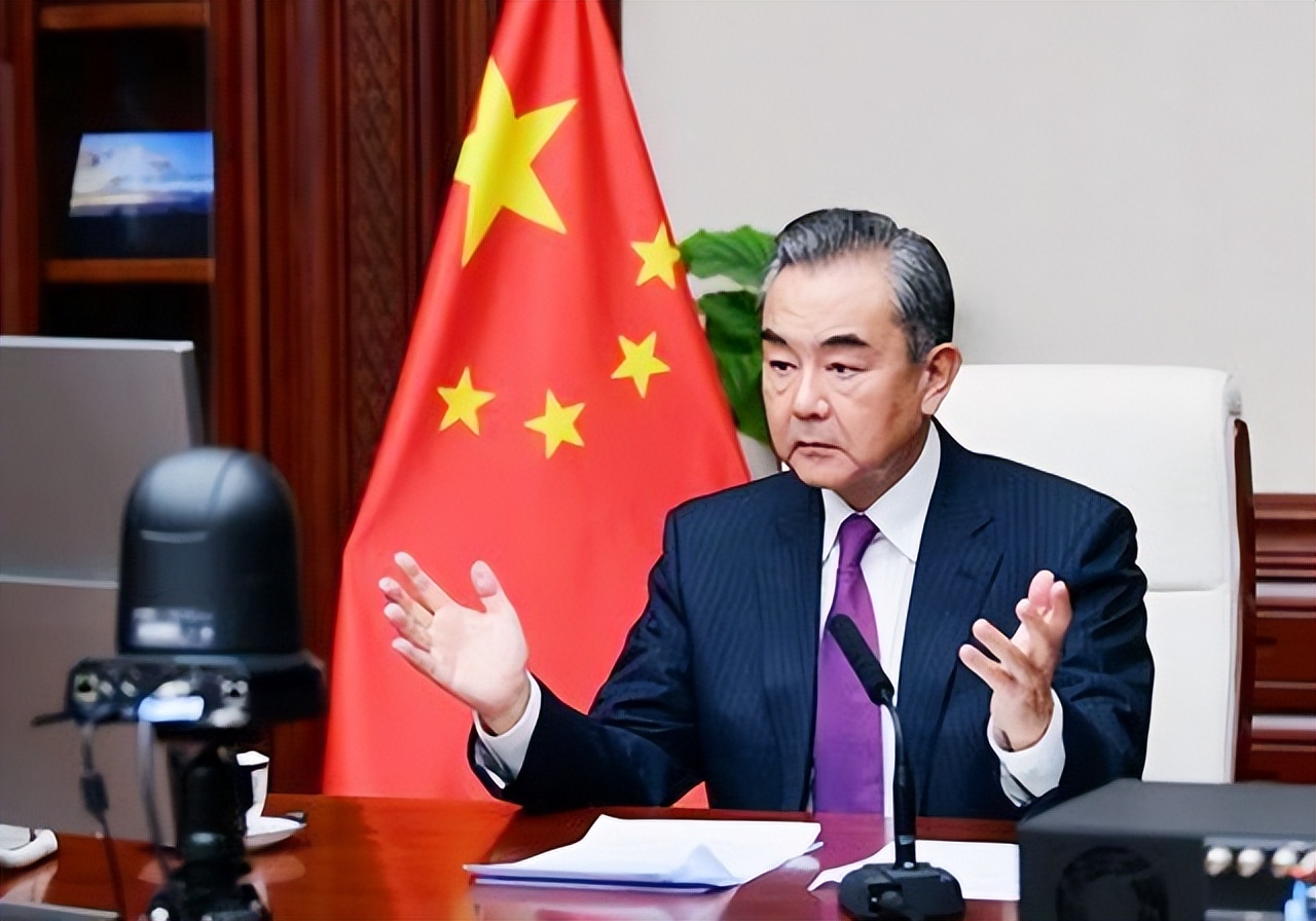 鎷滅櫥鍥炲簲鏈濋矞鍙戝皠涓ゆ灇瀵煎脊,鎷滅櫥瀵规湞椴滃彂灏勫寮圭殑鐪嬫硶