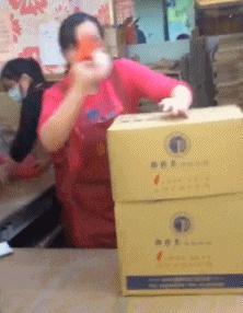 女孩去纹身结果喜欢上了纹身师,陪老婆去纹身