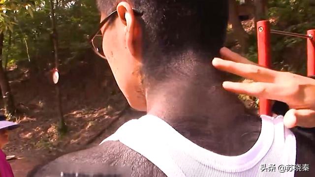 小伙背上长痣,男子背上有痣好不好