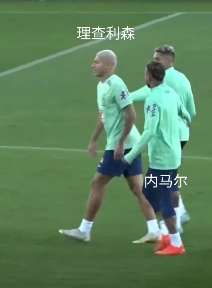 内马尔染头发混淆视听,内马尔和他队友染头发