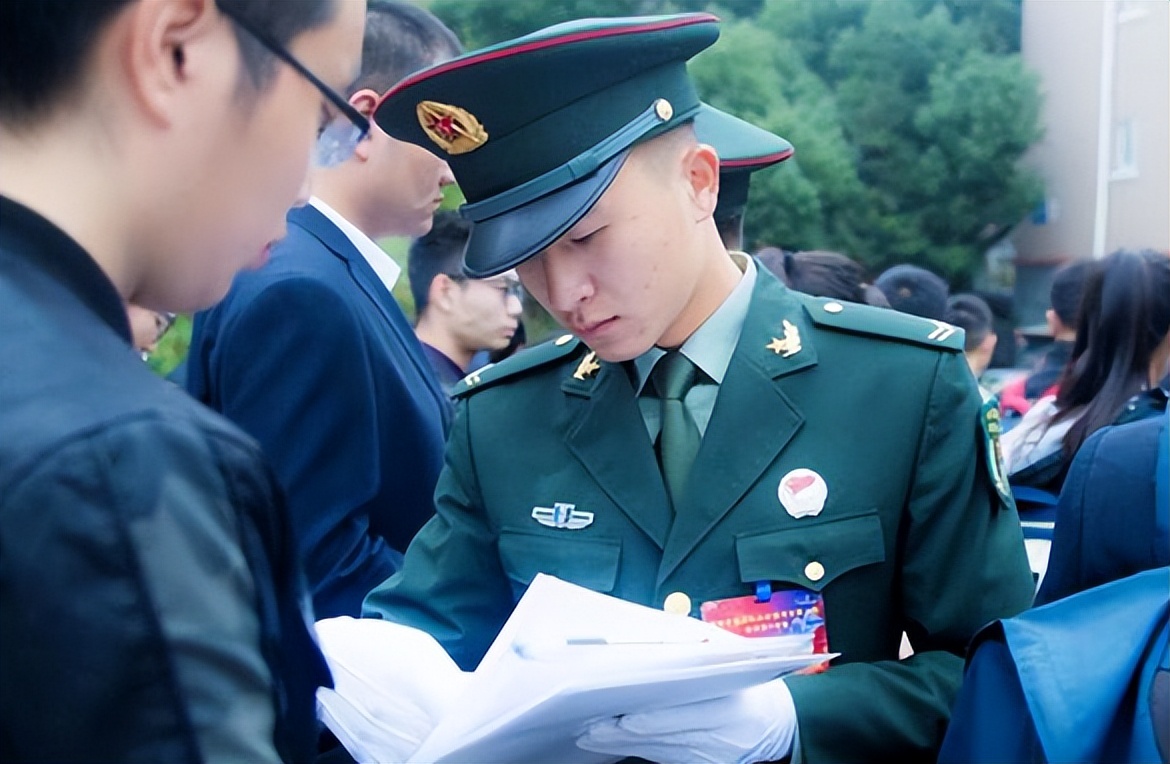 军队文职为什么不建议考,为什么部队文职这么热门