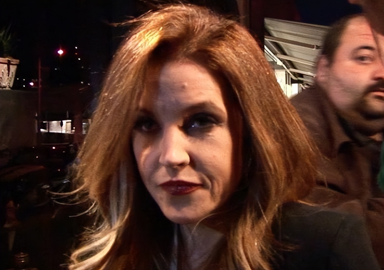 “猫王”独生女：败光上亿家产，四婚四离，晚年落魄儿子自杀