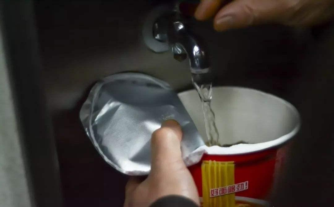 火车内的4个“秘密”：神秘的乘务员规定和震撼的鸣笛传统！