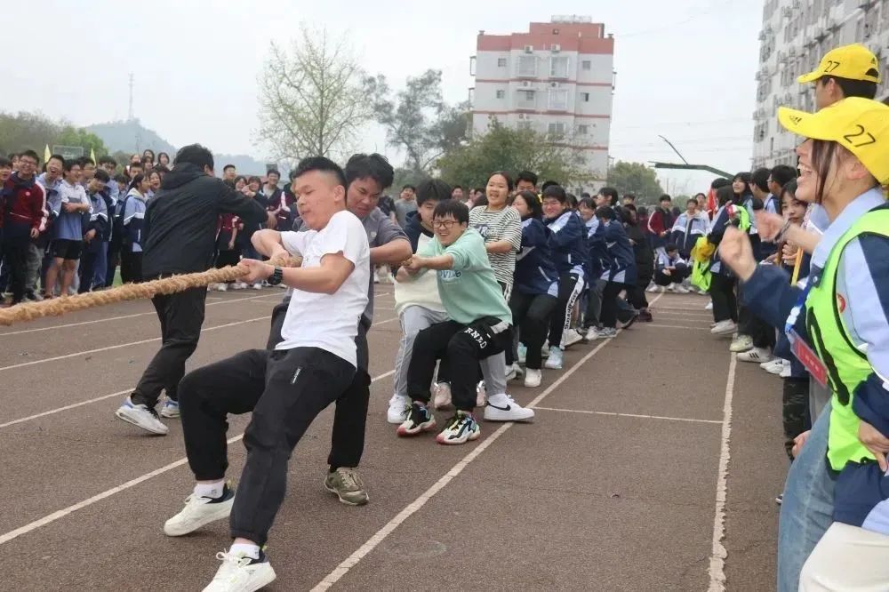 李中学子多矫健运动场上展英姿—李渡中学第四十届田径运动会纪实