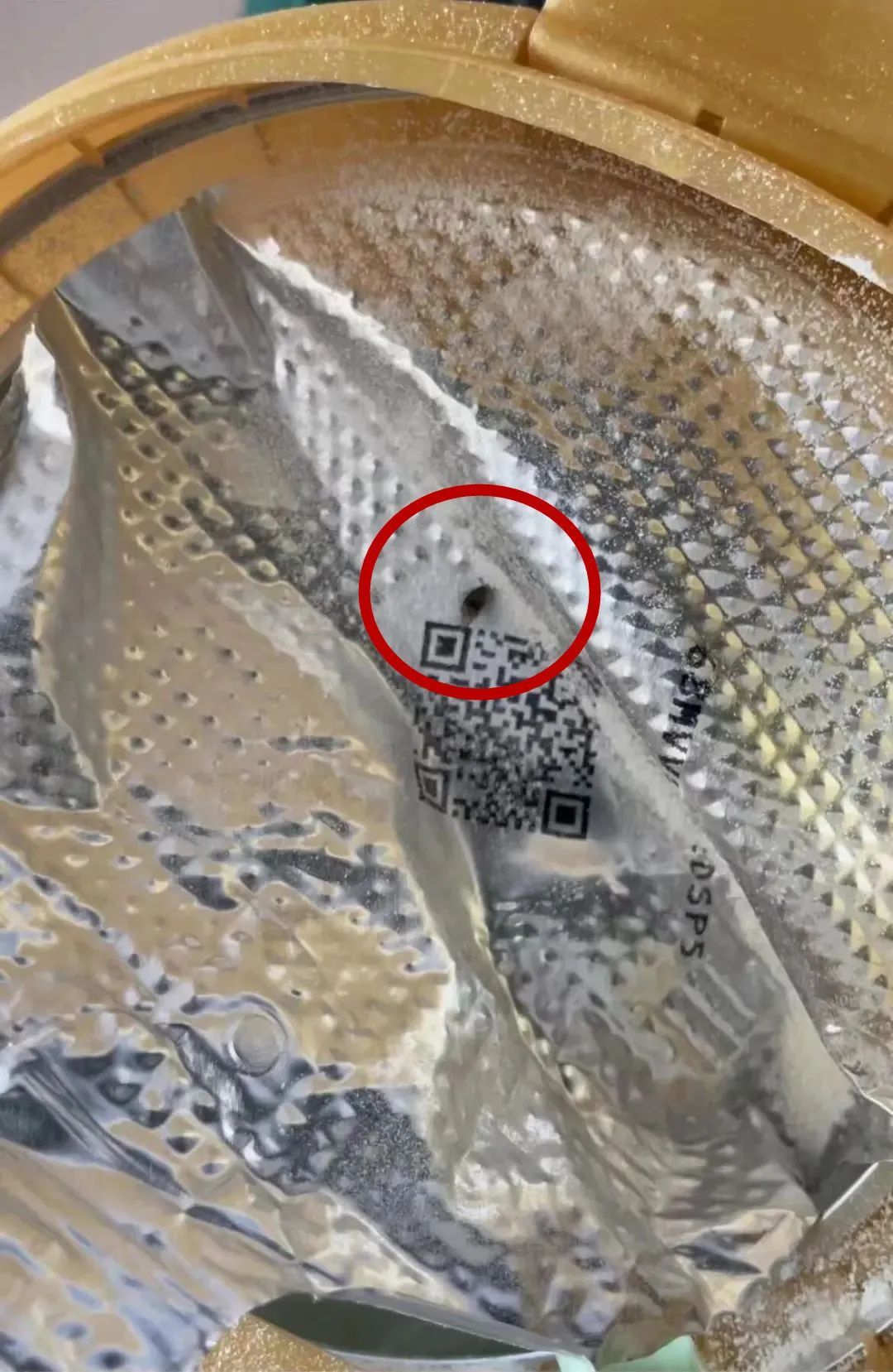 奶粉吃出活虫怎样的奶粉才靠谱,奶粉里发现活虫宝宝吃了怎么办