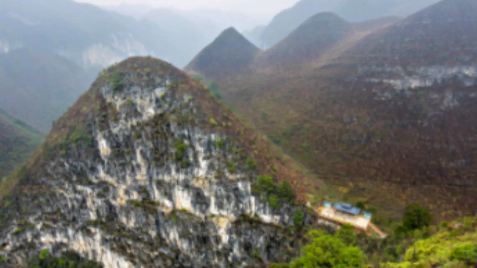 18岁女孩被卖到山村嫁给傻子,花季少女被卖大山嫁傻子