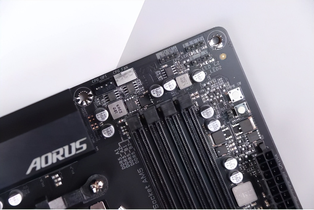 技嘉x670和b650主板区别,技嘉x670小雕支持固态pcie5.0