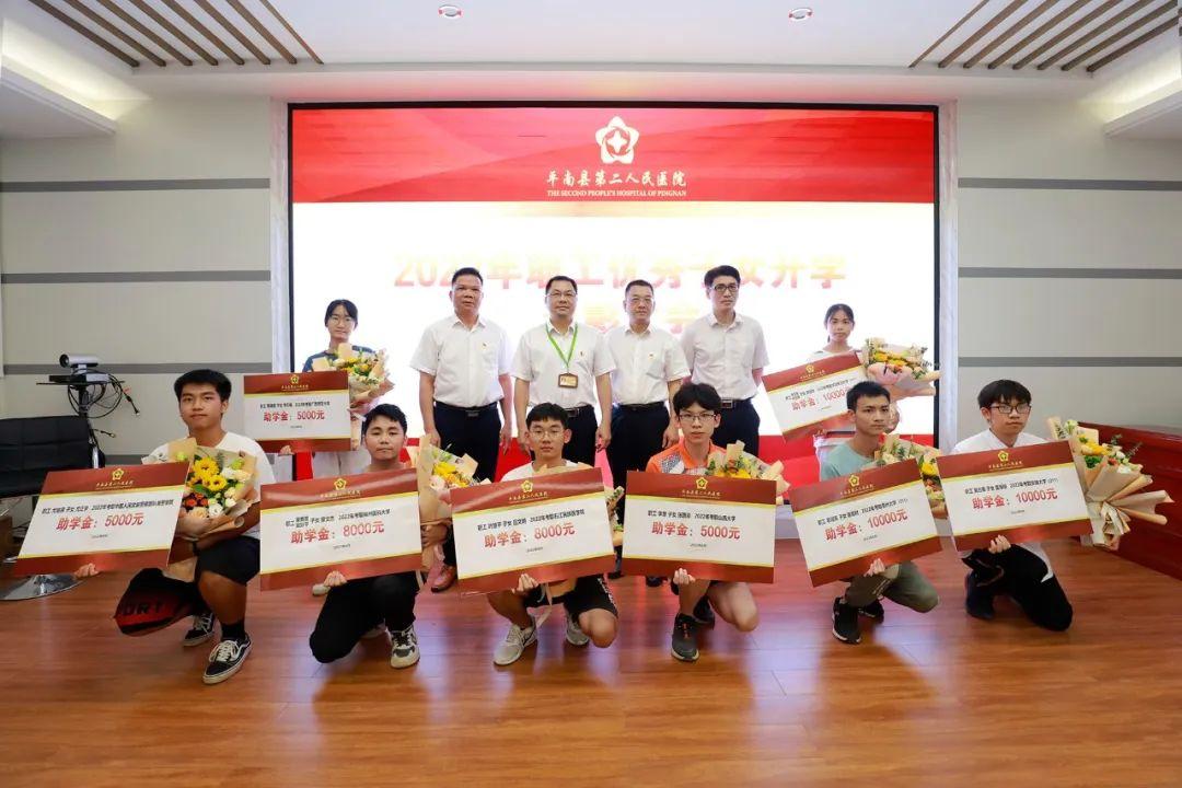 致敬每一位在抗疫一线的工作人员,致敬每一位奋斗在前线的医护人员