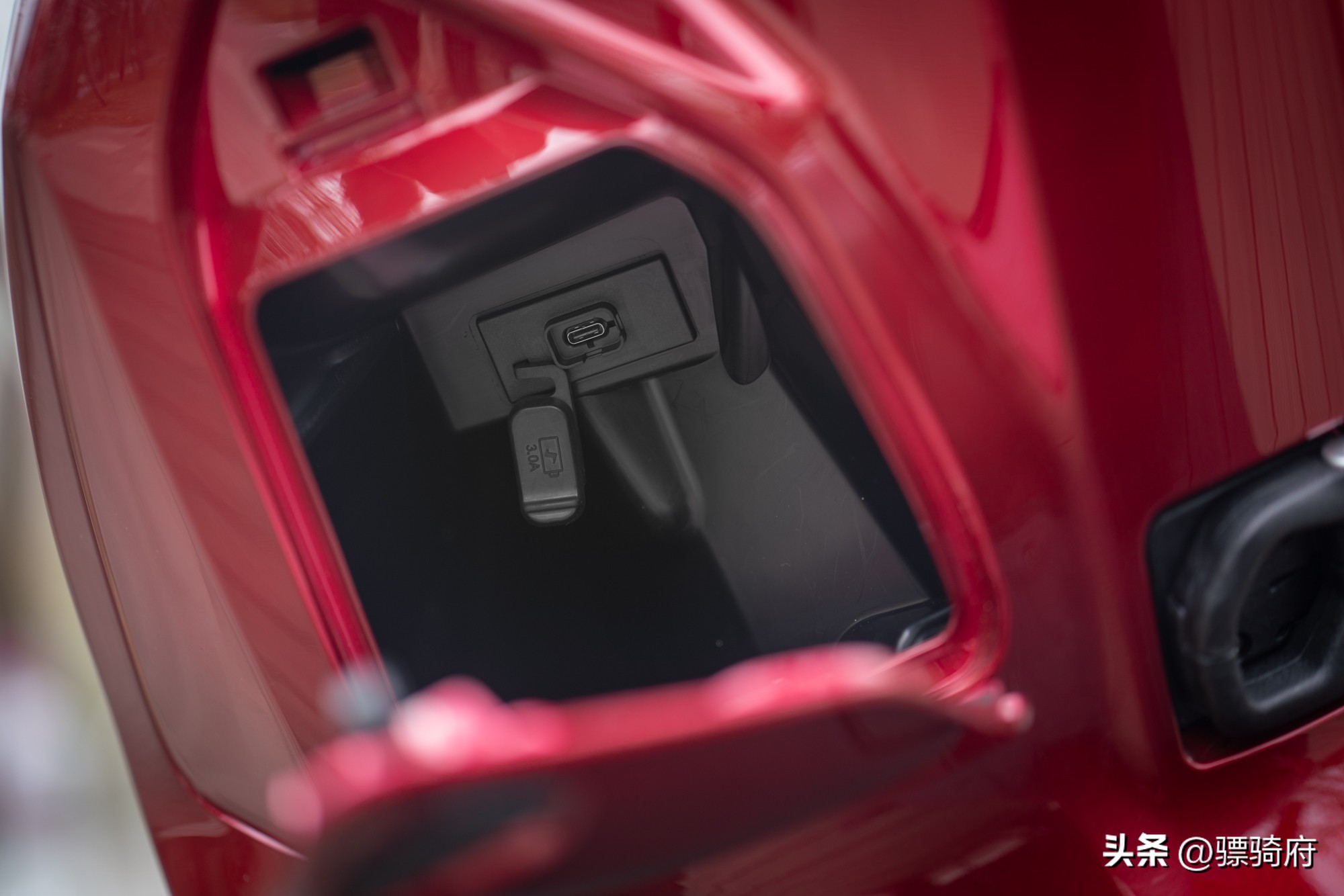 2022款本田lead125对比2018款,2023本田lead125和裂行125对比