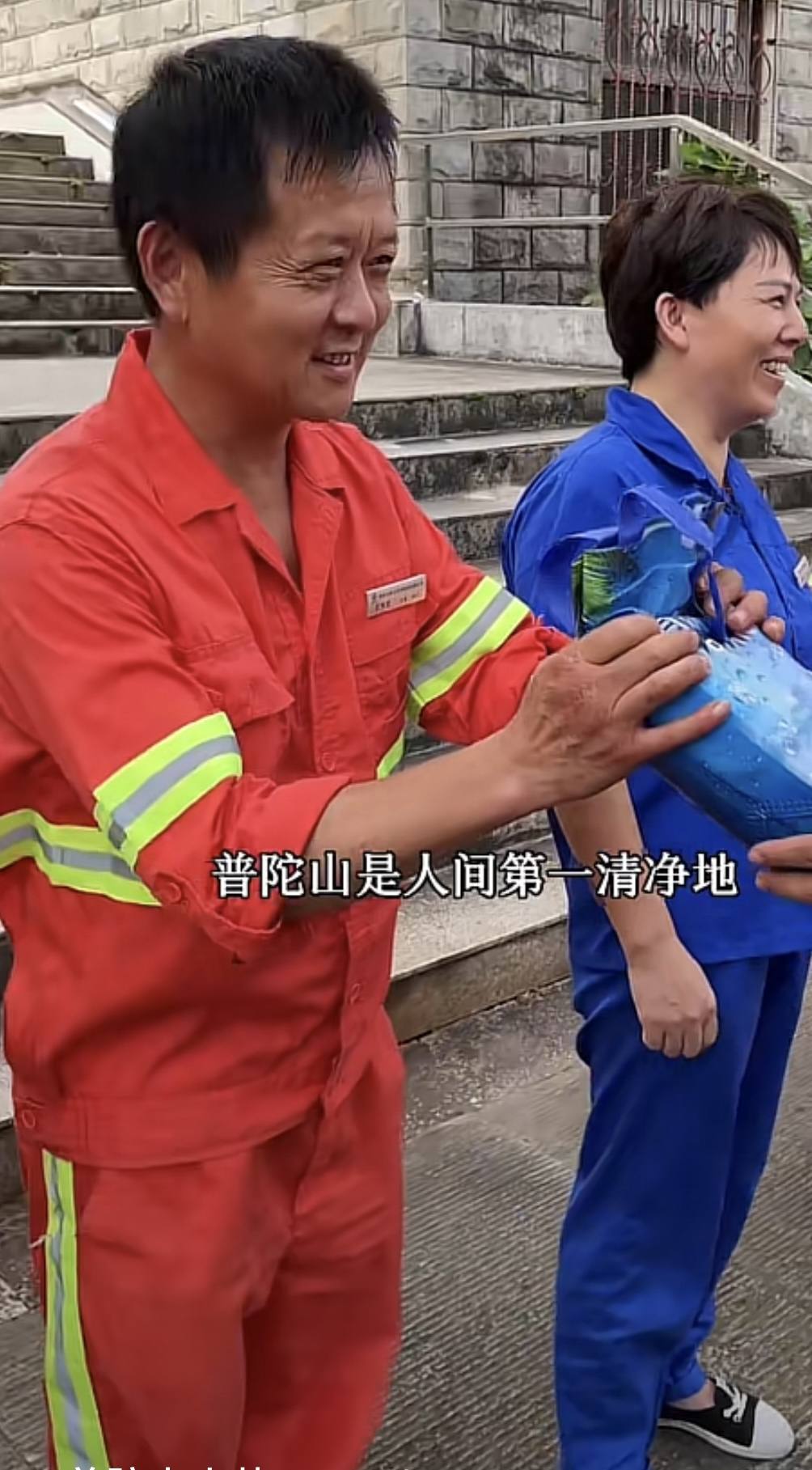 澶у鐢熷綋瀵兼父鏈堝叆杩囦竾,90鍚庡皬浼欏仛瀵兼父