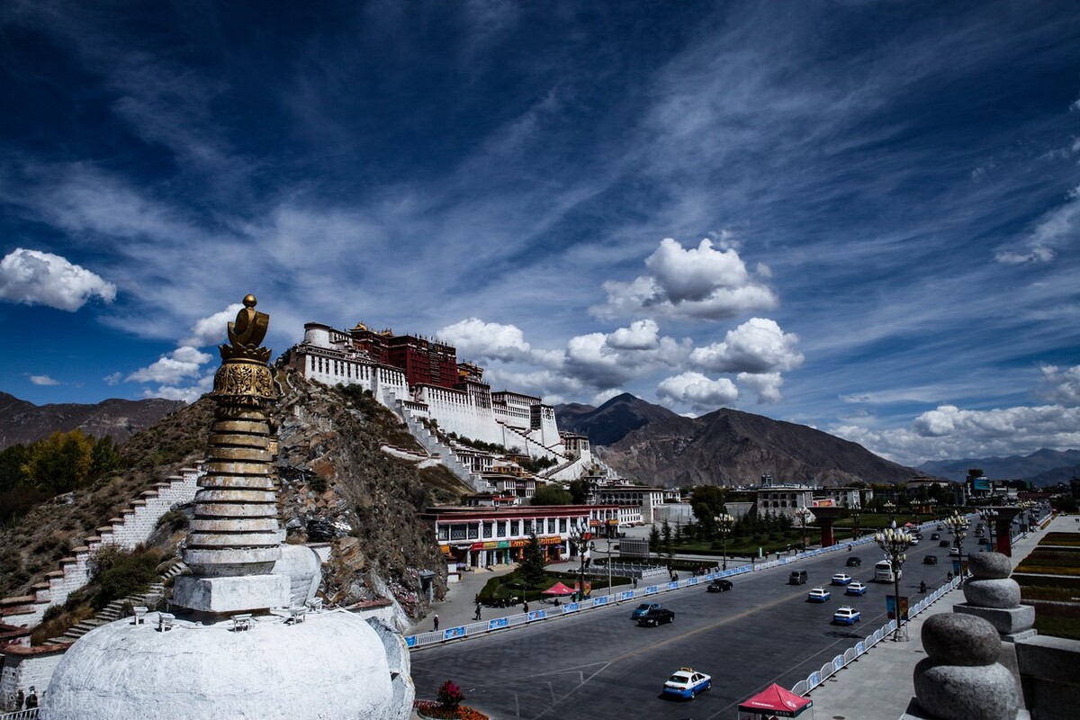 布达拉宫简介资料400字,陕西版的布达拉宫简介在哪里