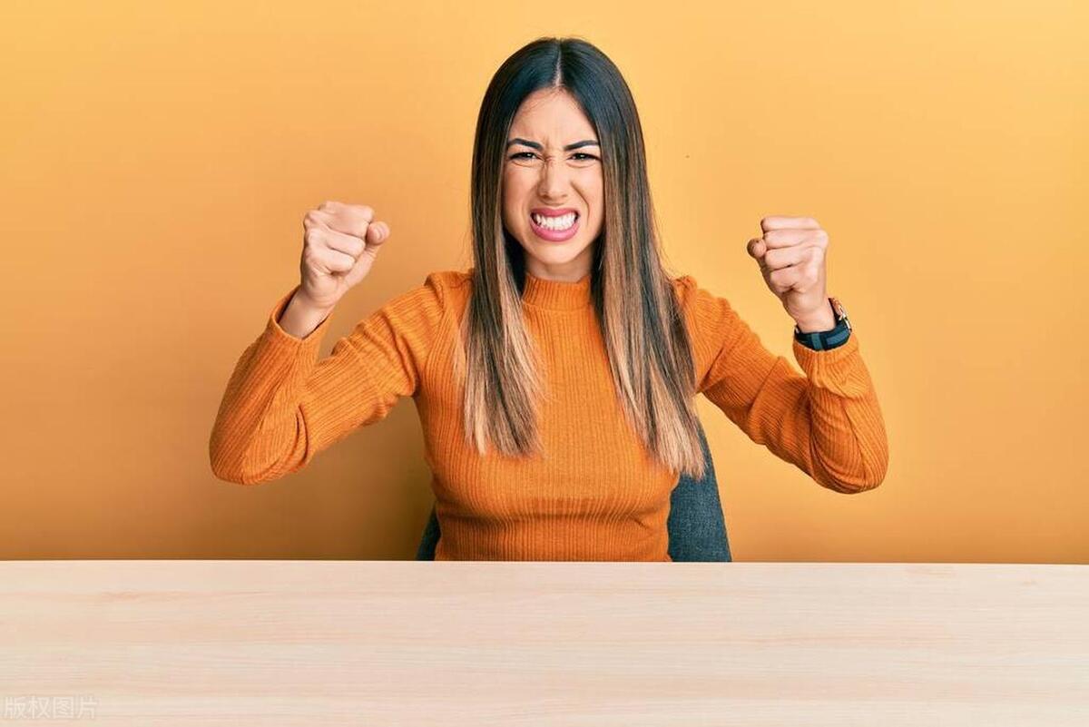 小姑子来家里吃饭从来不帮忙,小姑子来家里连吃带拿