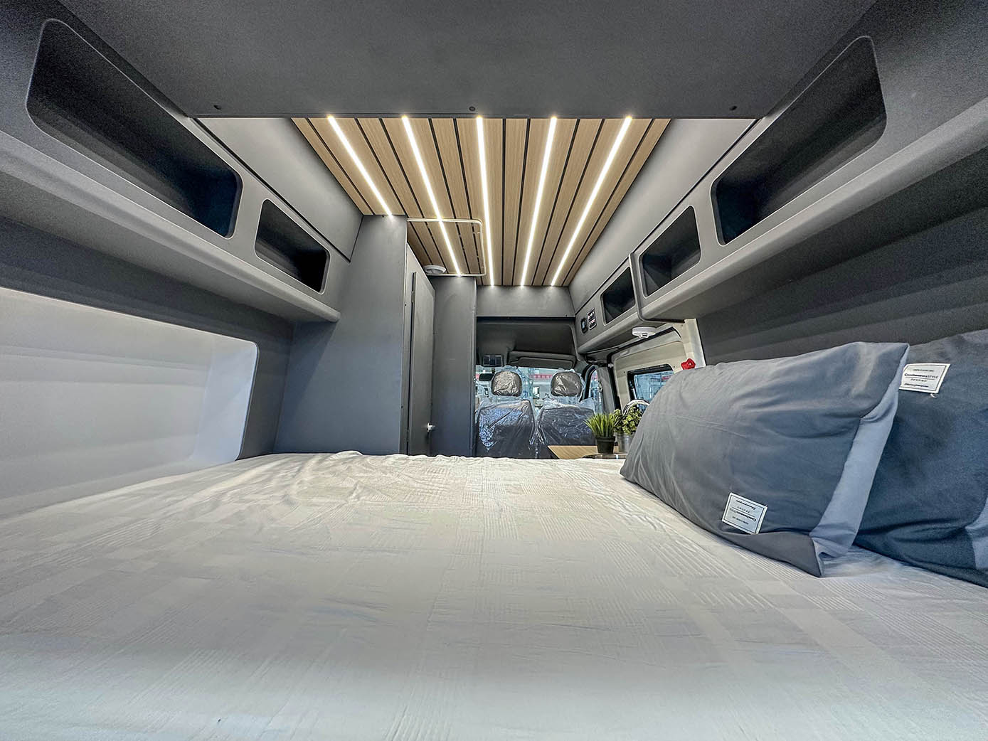 国内能买到的vanlife风格房车,vanlife升顶大床房车最新款