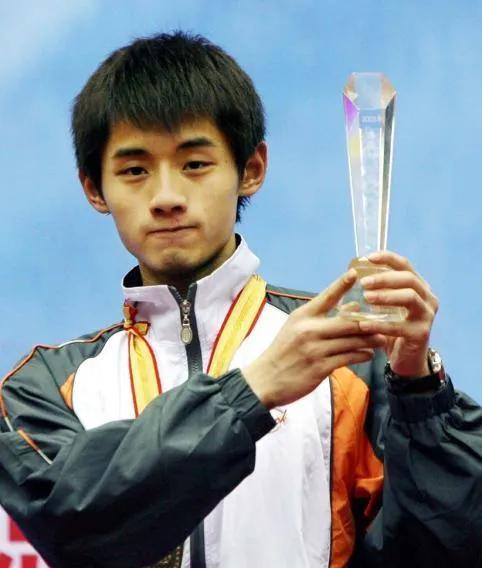 马龙许昕2019年撑起国乒,2020乒乓总决赛马龙对许昕谁赢了