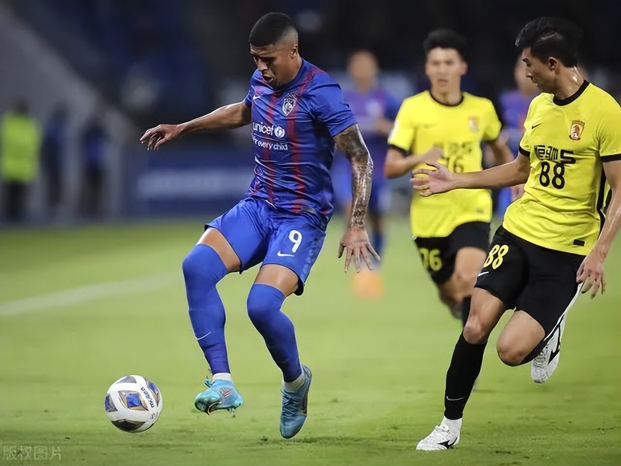 中国足球骂裁判之名场面,中国足球现场骂裁判