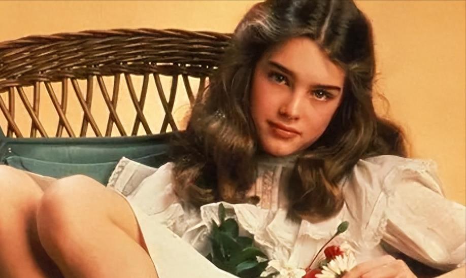 10岁全裸出镜，20岁声称自己仍是处女，“美国舒淇”的裸照风波