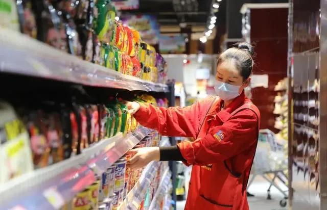 超市工资普遍在2000~3000元，为啥没人辞职？员工说出原因