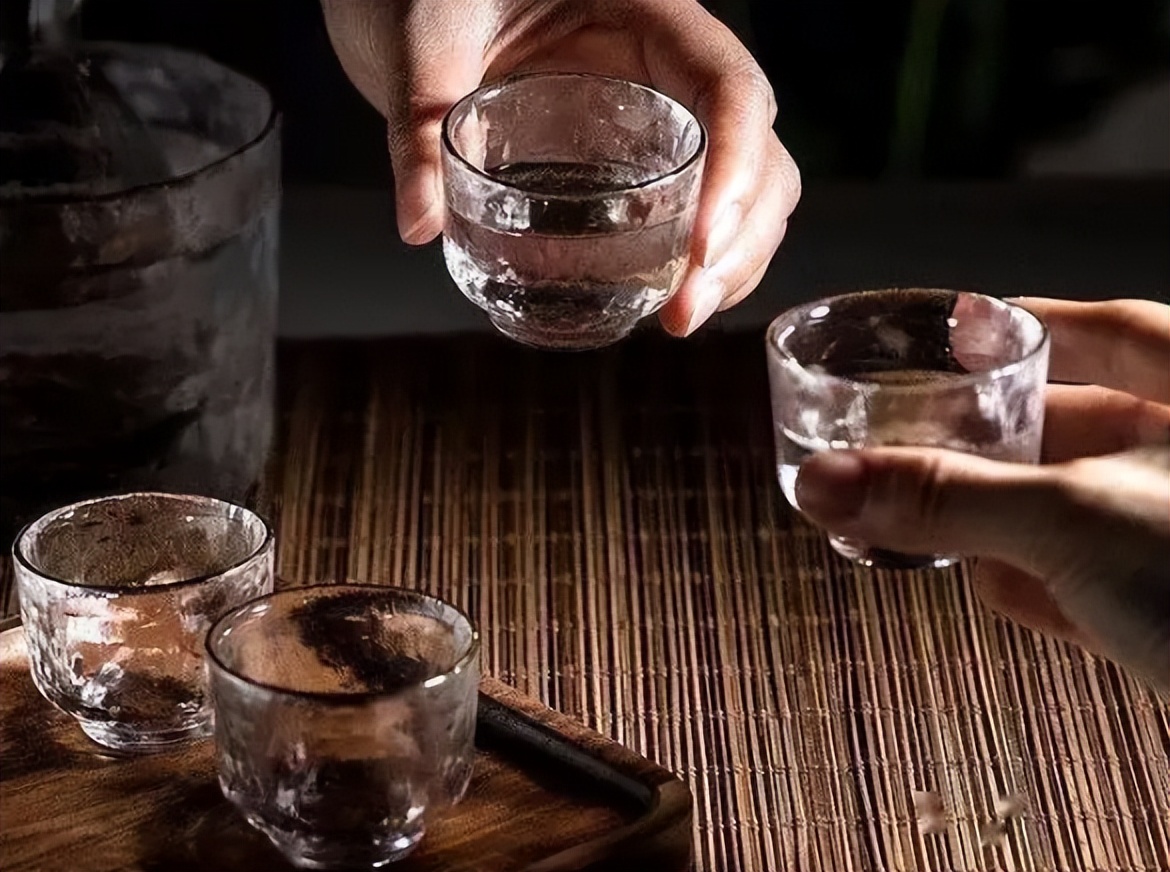 川酒好喝还是贵酒好喝,川酒和贵州酒哪个好一点