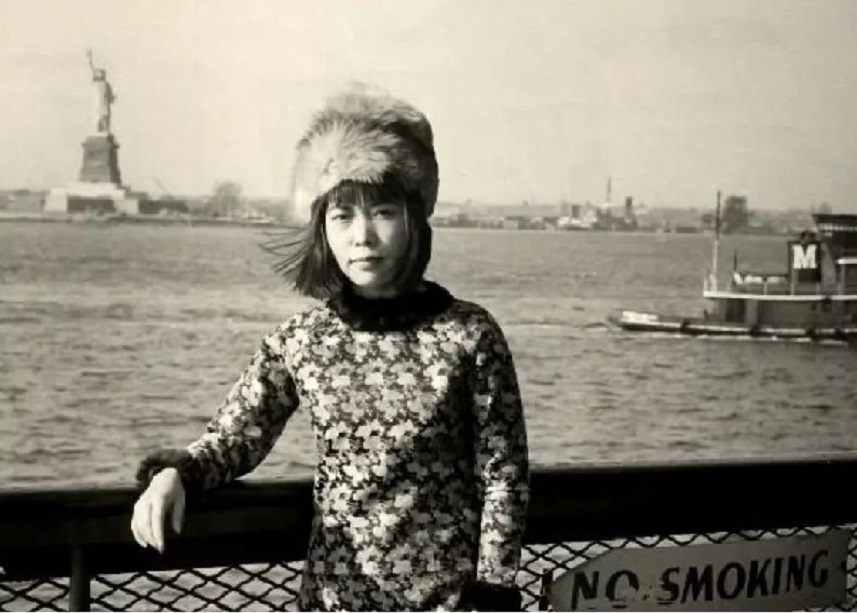 在美国组织全裸行为艺术被捕，日本丑闻女王如何逆袭为最贵女画家