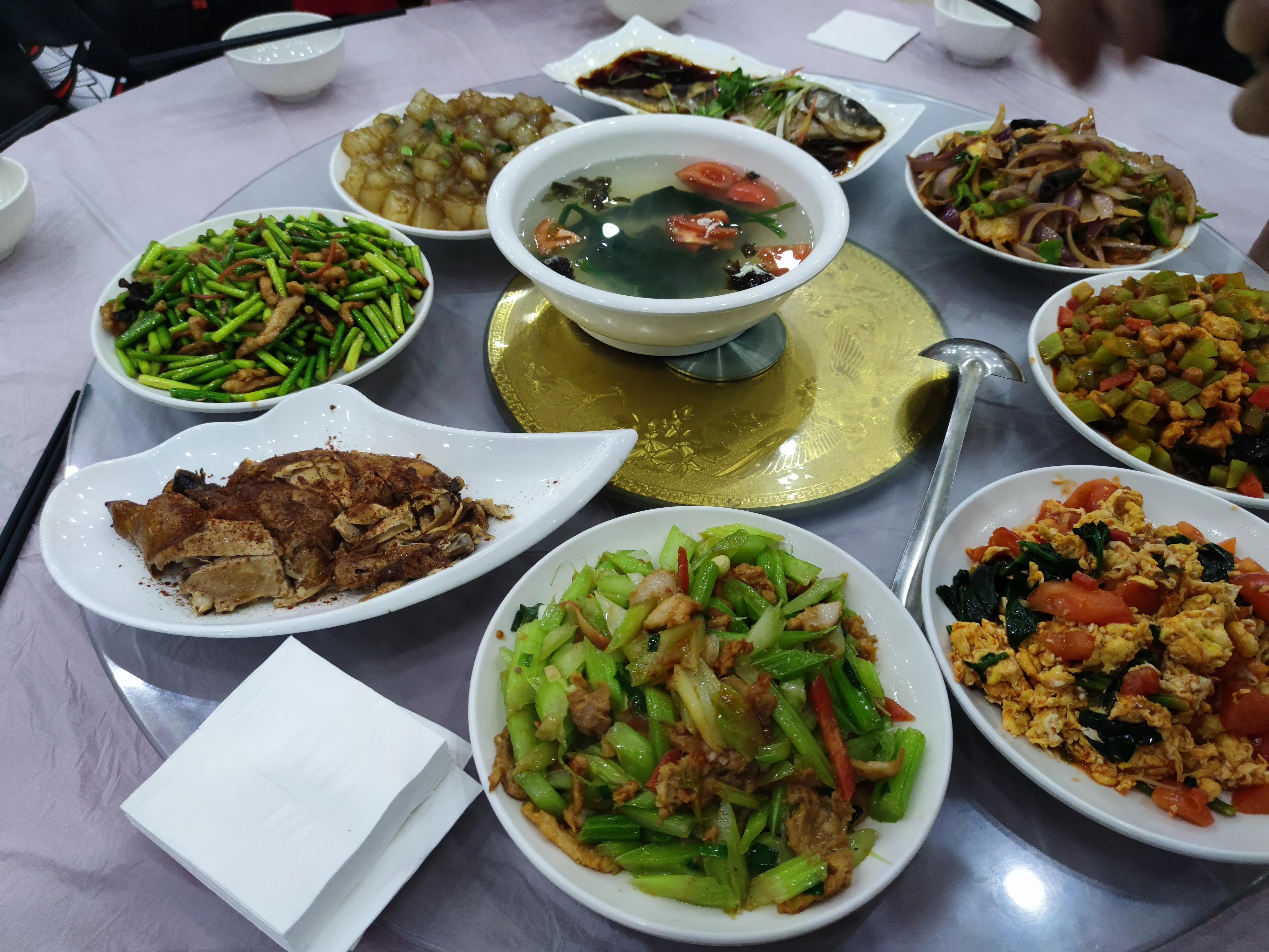 东北小伙13元自助餐,东北小伙吃自助餐视频