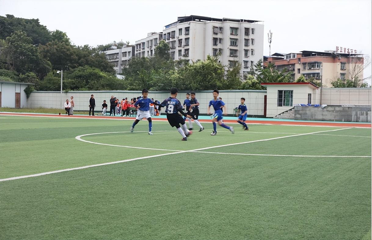 绿茵赛场团体较量势如虹,绿茵场的交流