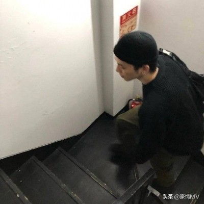 男生头像帅气冷酷霸气漫画可下载,头像男头霸气冷酷伤感超拽帅气