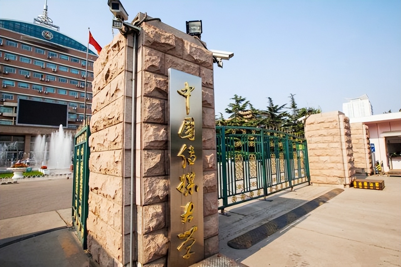 央视主持人黄薇的故事,央视主持人黄薇朗诵