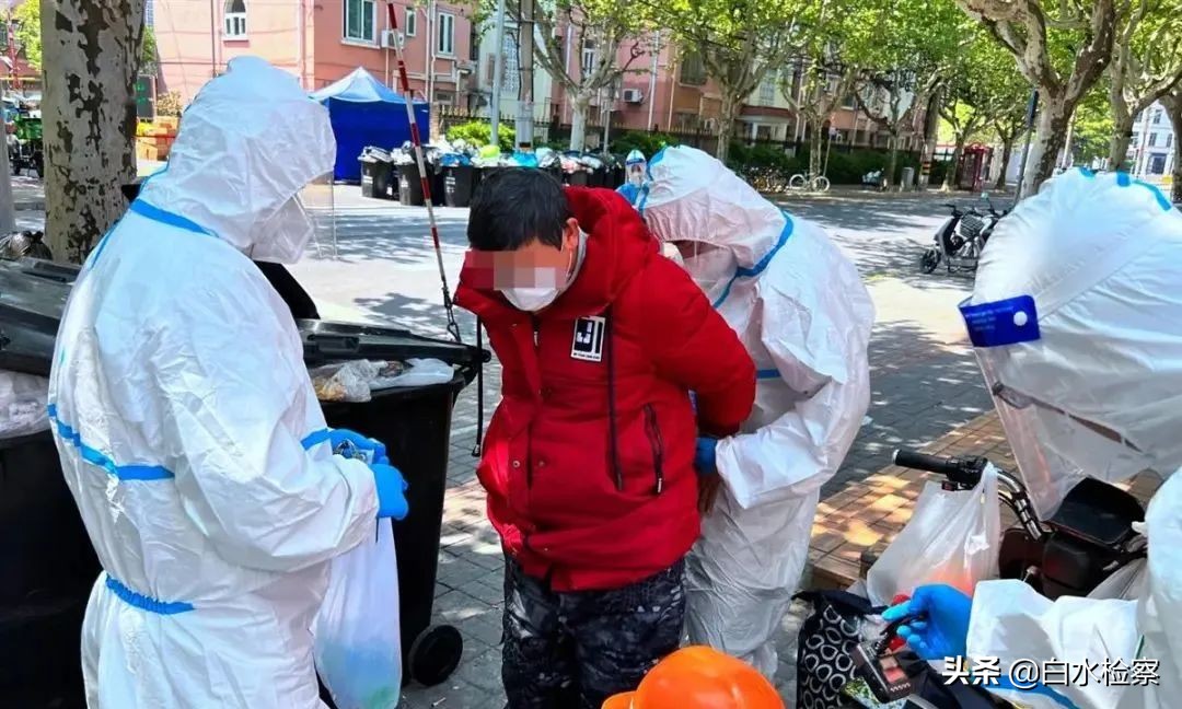 4盒泡面30个鸡蛋代购收了900元,上海代购六桶泡面20个鸡蛋