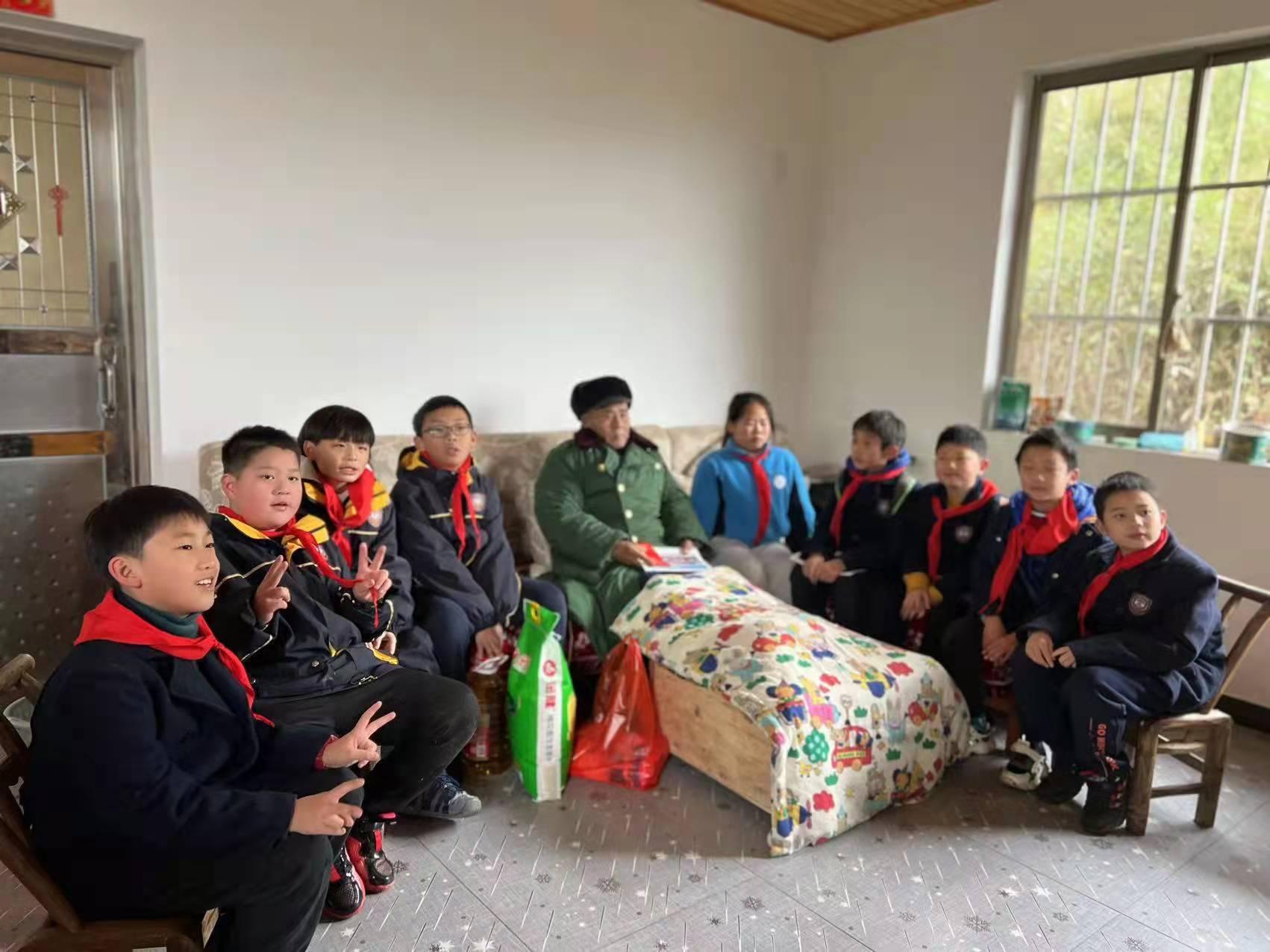 学习先锋榜样赓续红色血脉