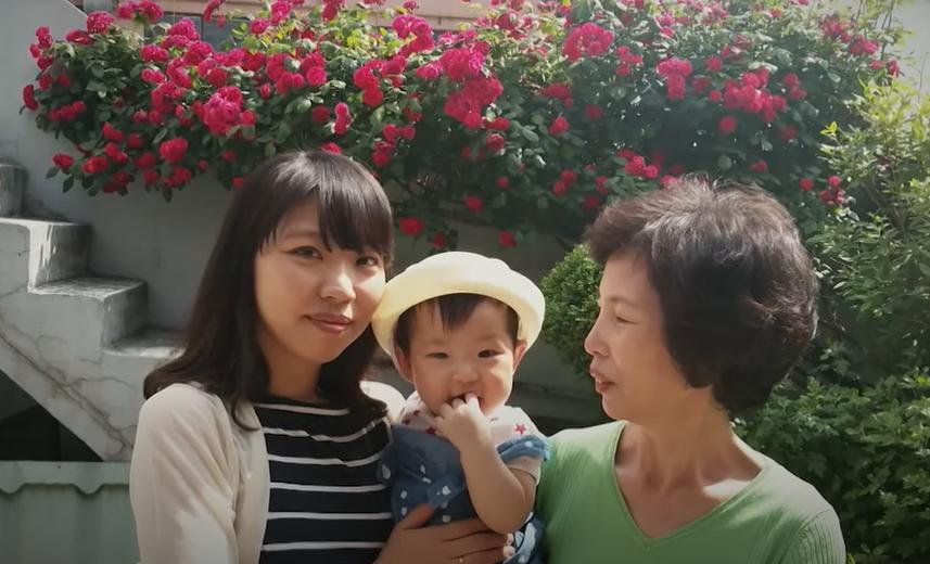 耗资7亿“复活”女儿后，她让患癌去世的母亲重生，惹哭网友：太心酸了