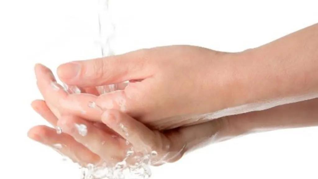 衣服上红墨水渍怎么办,衣服上的墨水可以用漂白剂洗掉吗