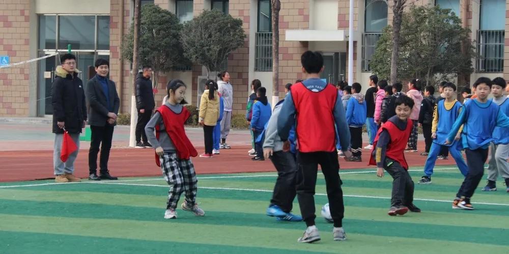 滕州龙泉街道中心小学足球队,龙泉市2019年中小学足球比赛