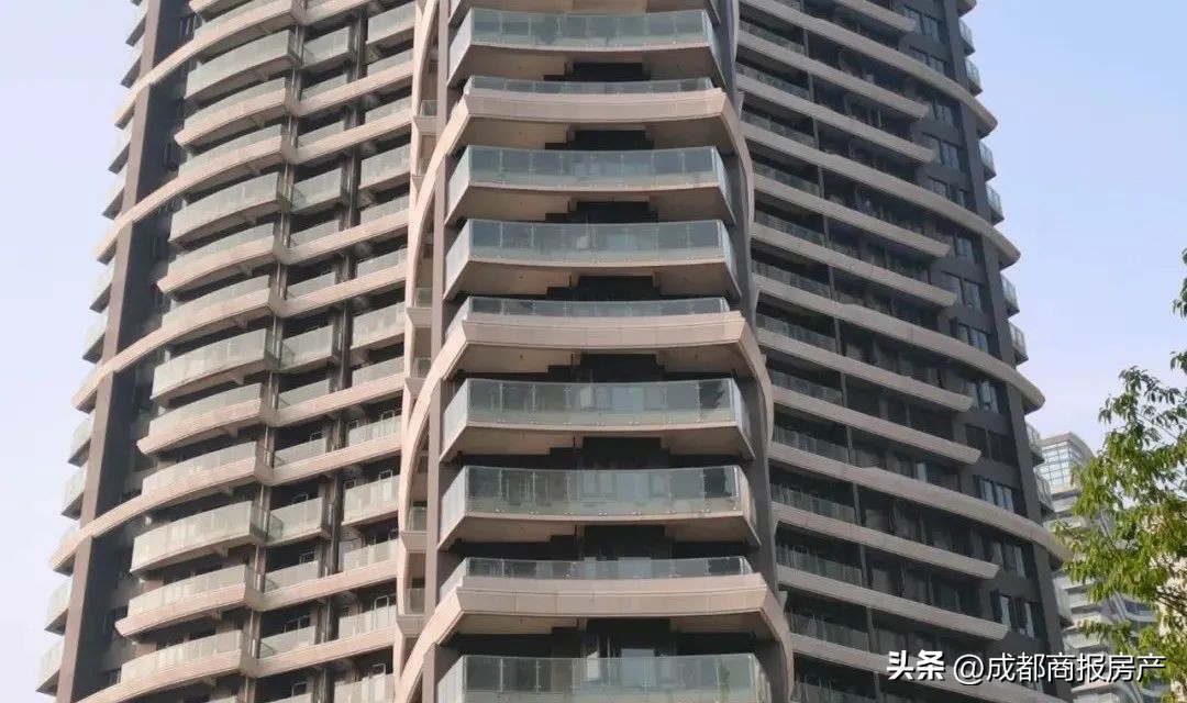 有超大阳台的大平层,有阳台的700平大平层