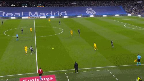 8连胜皇马2球完胜继续领跑,哈维巴萨反击皇马