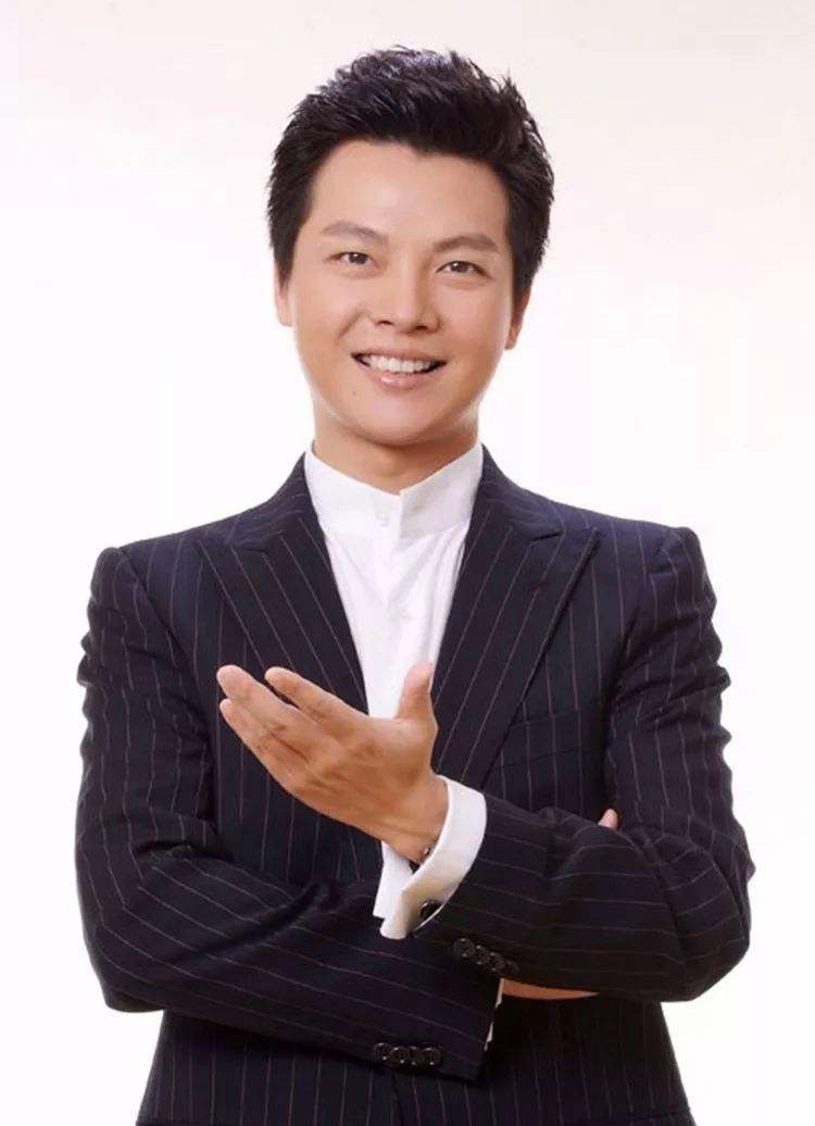 9位春晚主持人今昔对比,2017央视春晚五位主持人