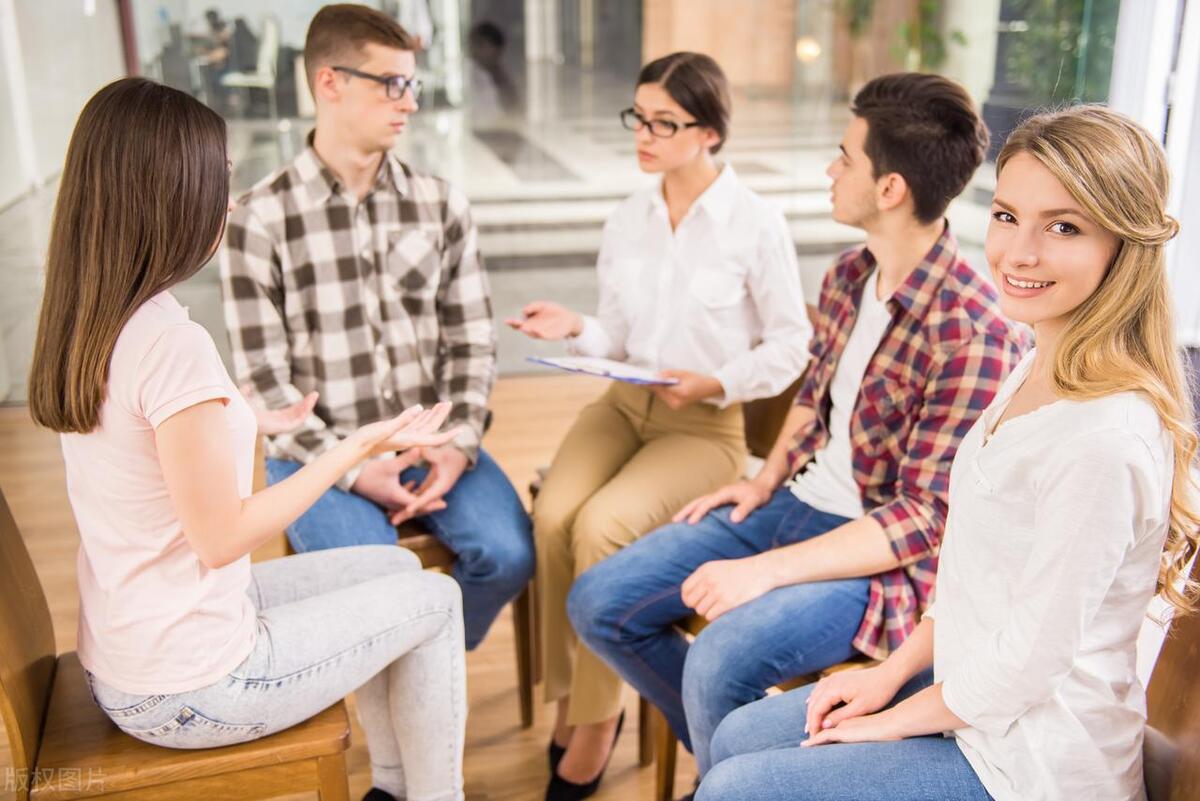 首因效应强调第一印象,印象的作用机制是首因效应