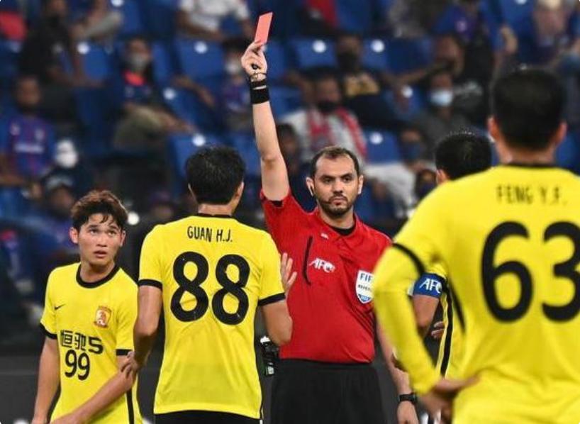 得一张红牌了是要扣分吗,得了一张黄牌后直接红牌停赛几场