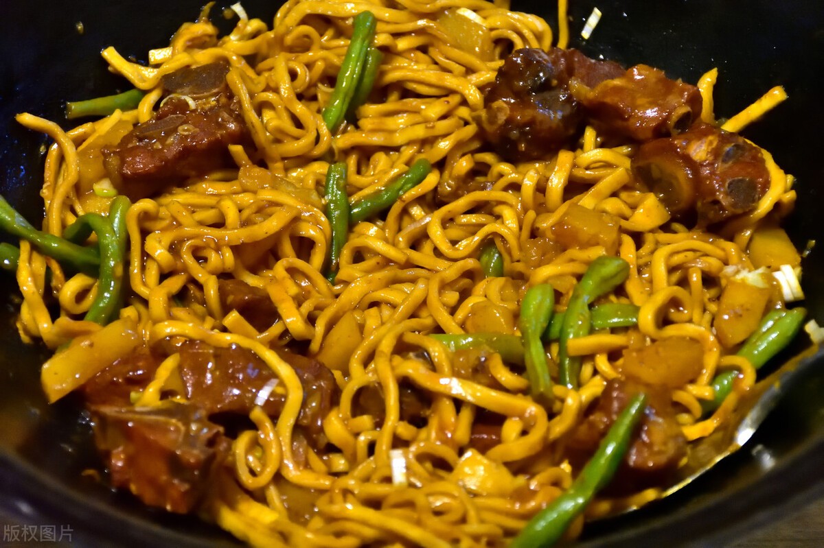 铁锅焖面各种做法,铁锅焖面好吃到爆