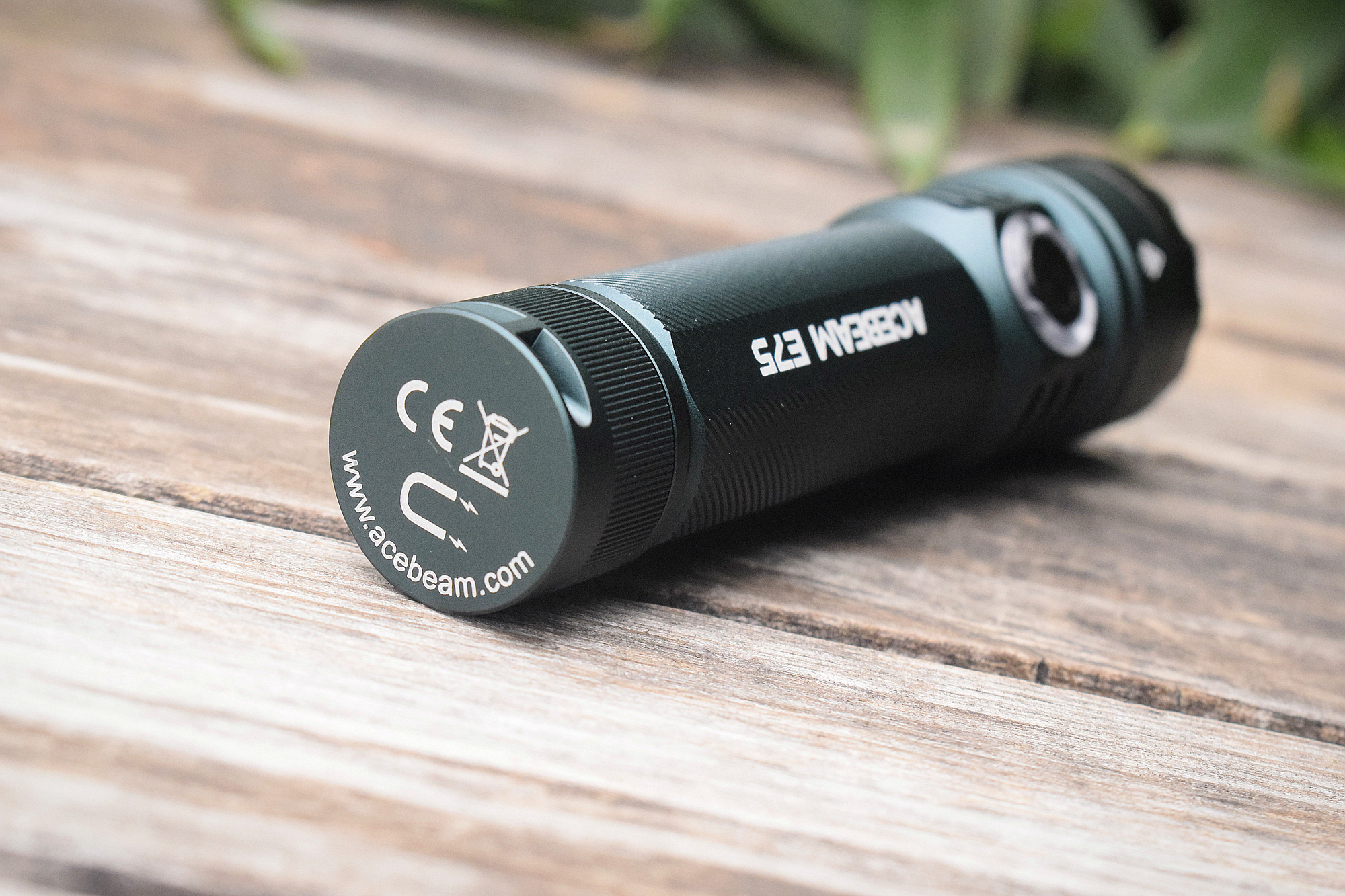 性价比高的强光电筒,高性价比手电筒强光推荐