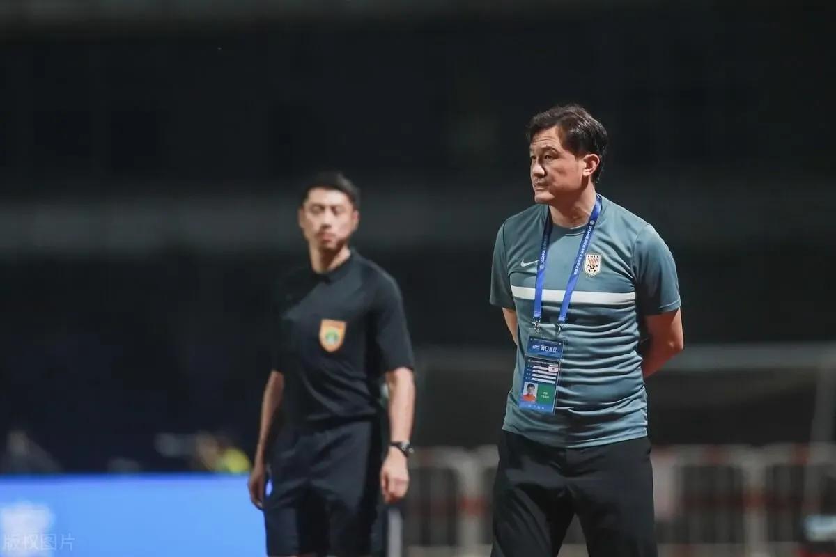 郝伟年轻主教练,郝伟主教练第一场视频