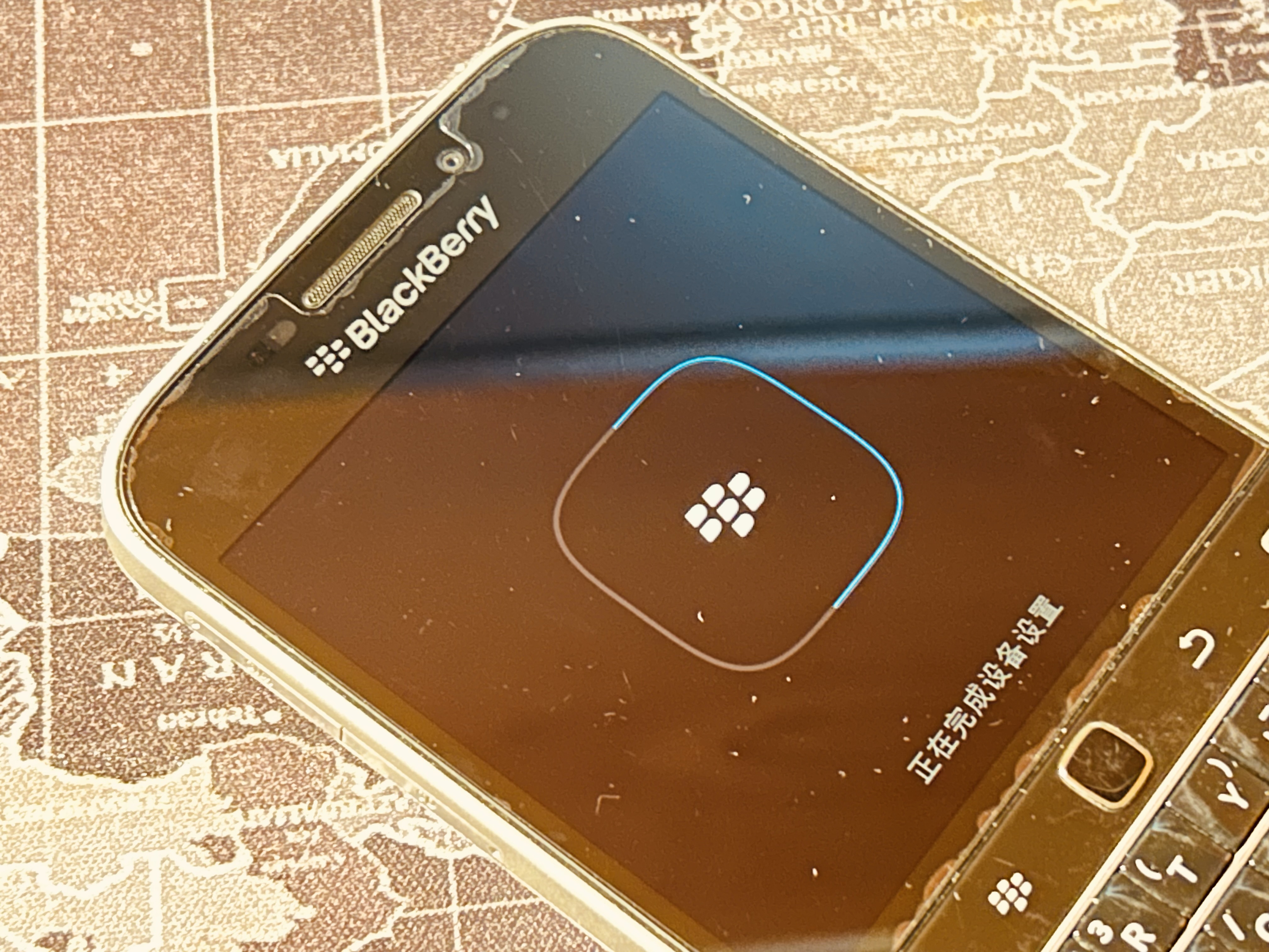 黑莓手机classicq20,黑莓手机经典怀旧游戏