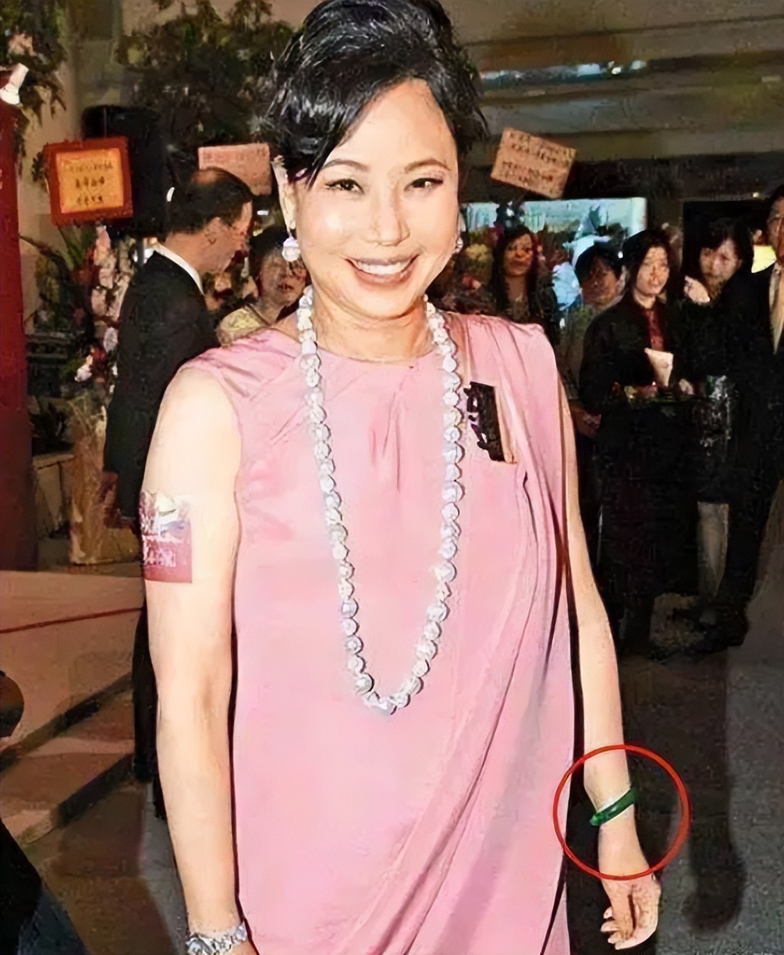 赌王四太三太翡翠项链对比,赌王三太翡翠项链