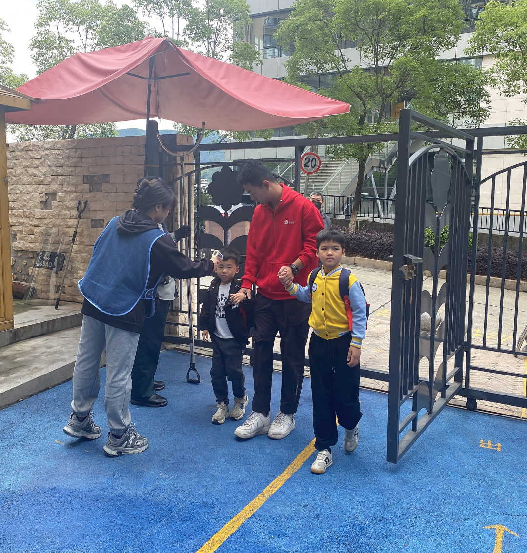 幼儿园反恐防暴应急演练活动简报,幼儿园反恐防暴安全演练过程