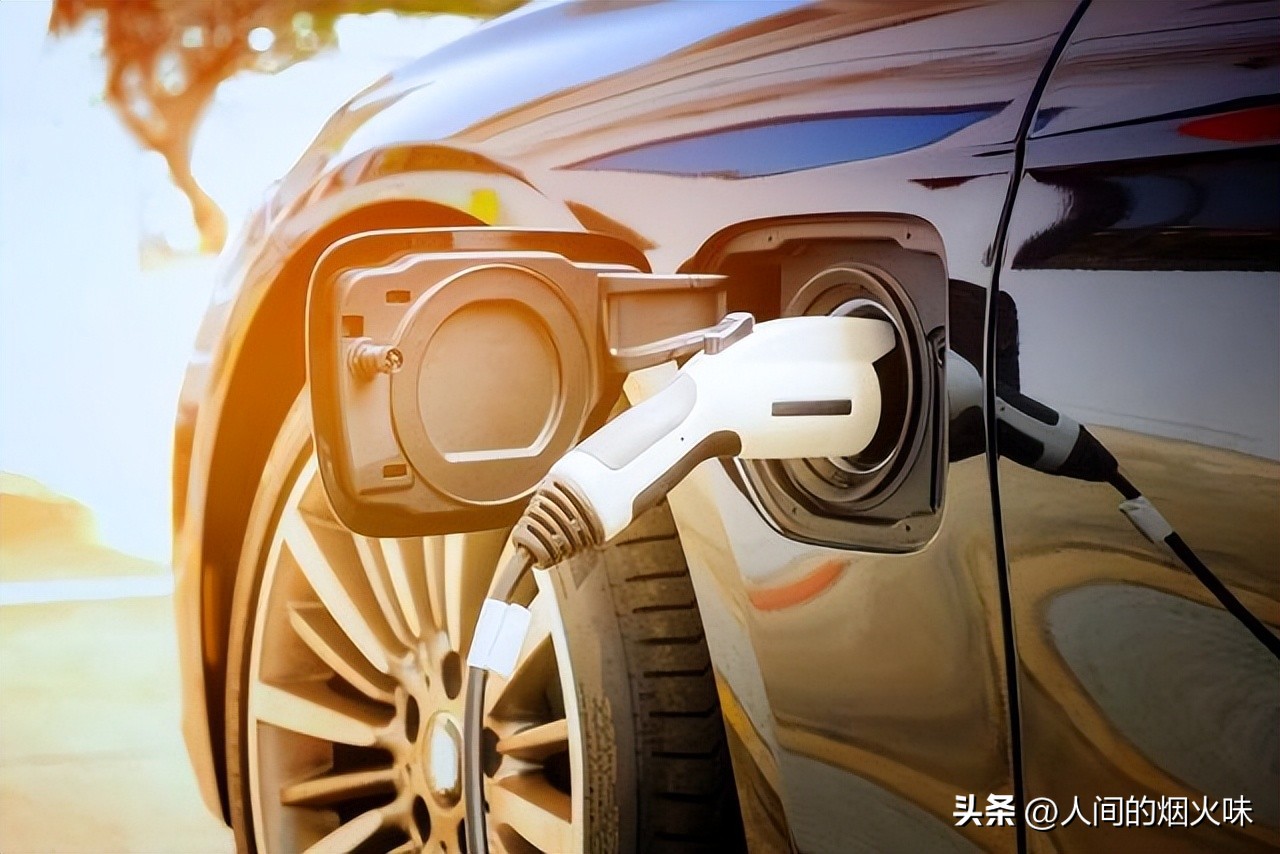 新能源汽车遮羞布事件,高速堵车揭开了电动汽车的遮羞布