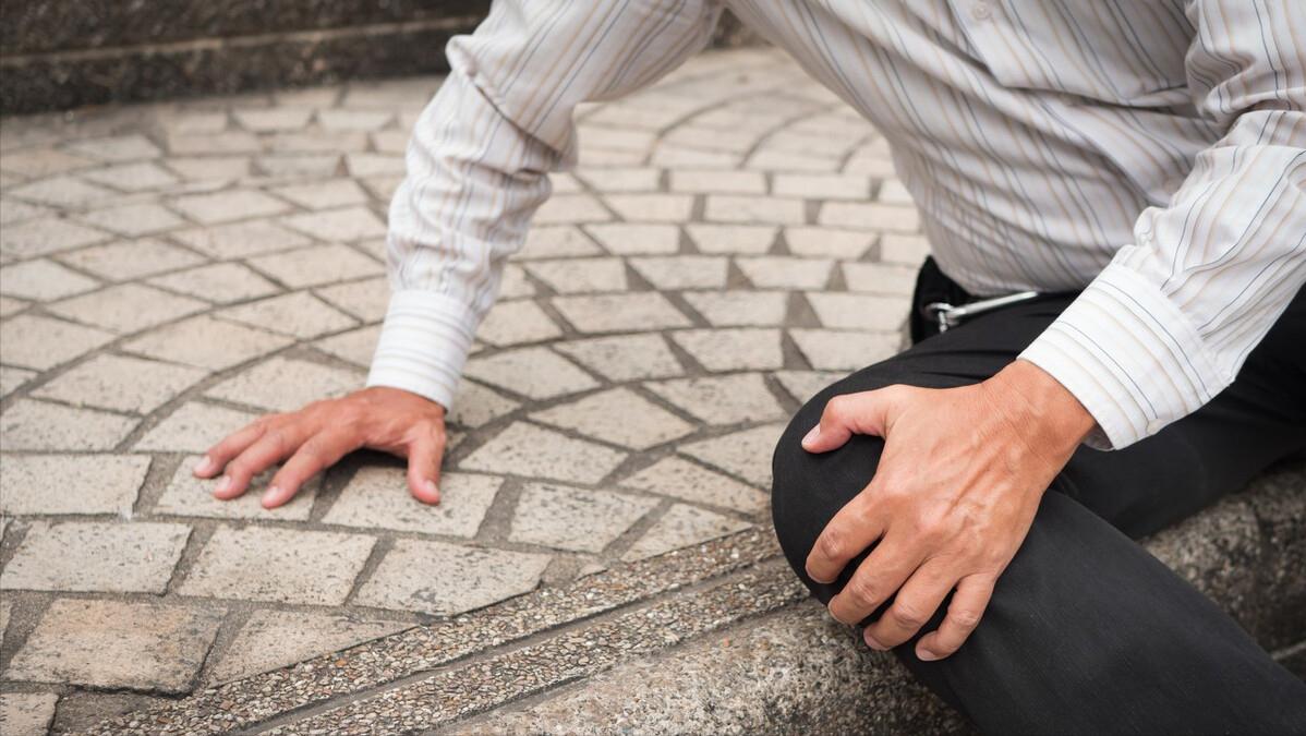 老人摔倒最容易伤到哪,老人不慎摔倒为何会致命