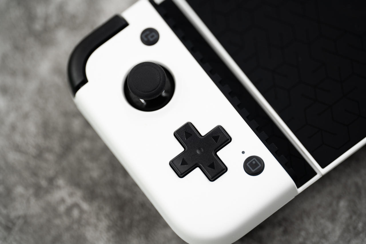 微软官方授权的第三方手柄百元,手机变微软手柄