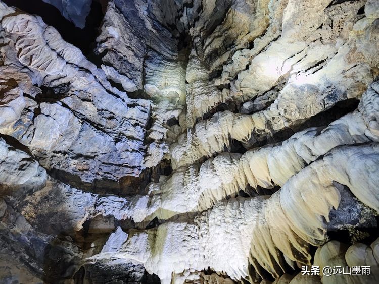 逛天坑、探叮呤当啷洞，去昆明安宁徒步，总有很多惊喜